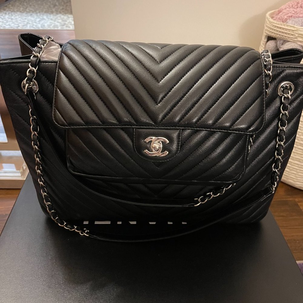 CHANEL BLACK GRAIN OVERSIZED FLAP BAG W/ORIGINAL BOX